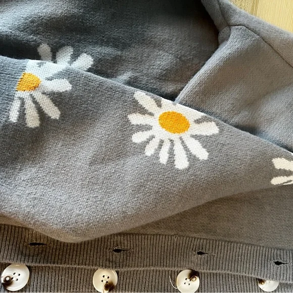 Gray Cardigan with Daisy Pattern - Picture 3 of 5